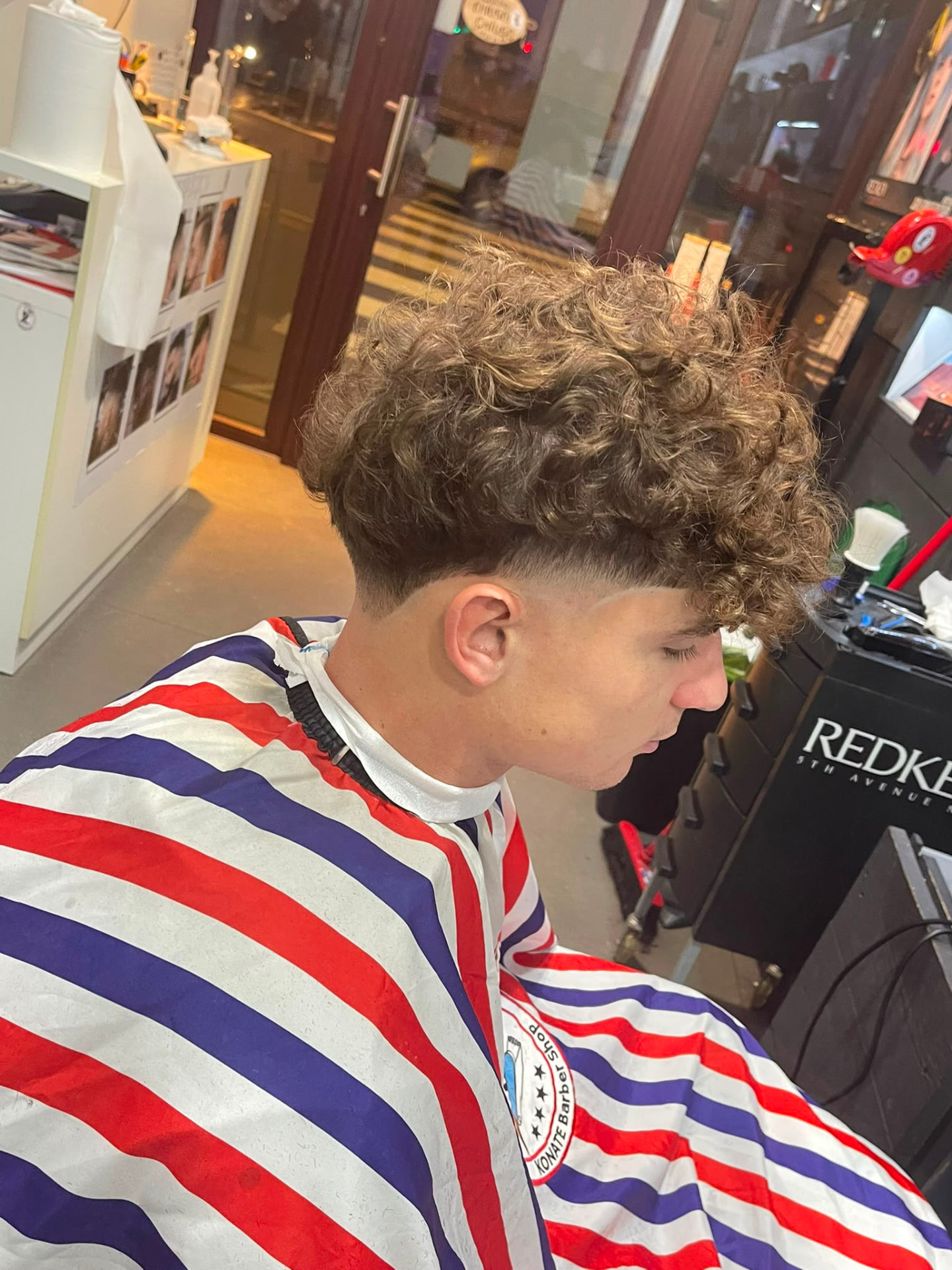 Curly mullet with sharp line design
